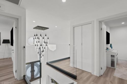 2434 Delisle Ct, Glendale CA  91208-2210 exterior