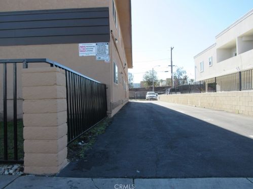 320 Guinida Ln, Anaheim CA  92805-6120 exterior