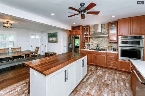 1340 Pocahontas St, Mount Pleasant SC  29464-4421 exterior