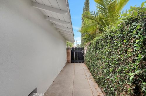 1527 Palais Rd, Anaheim CA  92802-2104 exterior