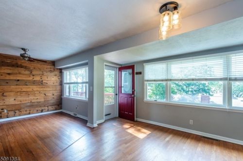 138 Mcgregor Ave, Mount Arlington, NJ 07856-1033
