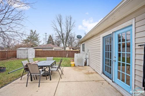 162 Garden Dr, Lemont IL  60440-2616 exterior