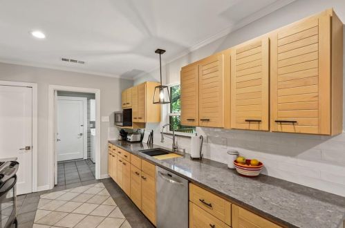 1440 El Campo Dr, Dallas TX  75218-3520 exterior