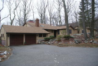 6 Sleepy Hollow Rd, Kinnelon, NJ 07405-2281