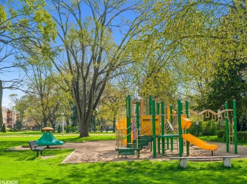 700 Dempster St, Mount Prospect, IL 60056-5072