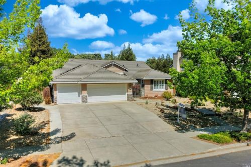 2044 Hillridge Dr, Fairfield, CA 94534-7964