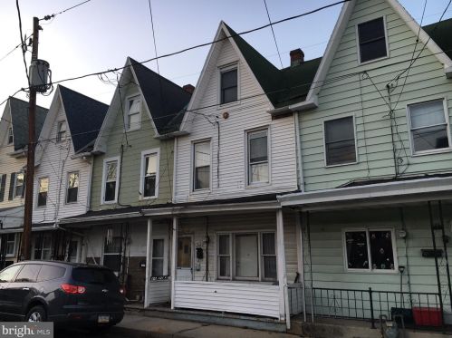 718 Race St, Primrose, PA 17901-2332