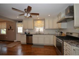 81 Redcoat Ln, Upper Stepney, CT 06468-1214