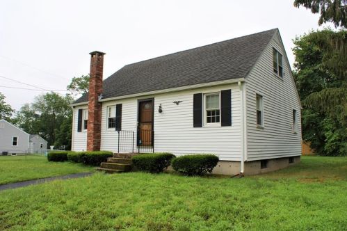 101 Wood St, Coventry, RI 02816-5827