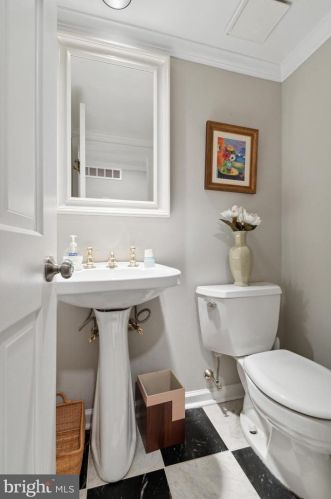 122 The Mews, Tavistock NJ 08033-1343 exterior