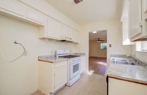 3122 Scotch Moss Ln, Morgans Point TX  77571-3646 exterior