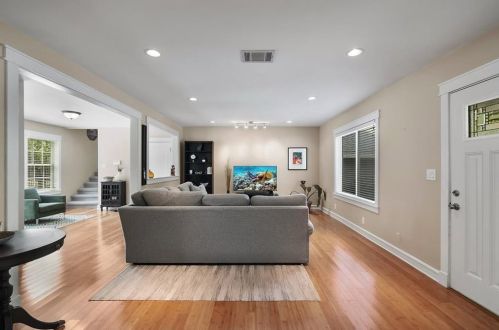 105 Deen Ave, Austin, TX 78753-5401