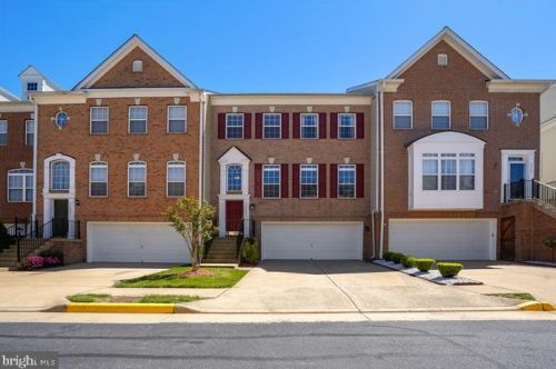 7328 Hampton Manor Pl, Springfield VA  22150-4921 exterior