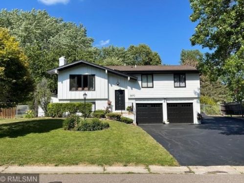 3870 Harbor Ln, Minneapolis, MN 55446-3305