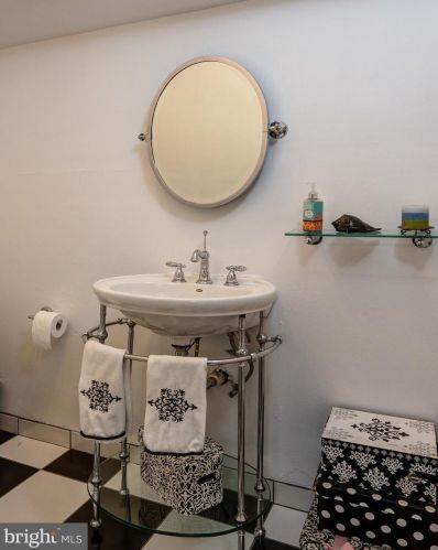 41 Friends Ave, Haddonfield NJ 08033-1500 exterior