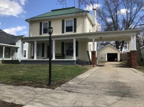 705 8th St, Oliver, IL 62441-1310