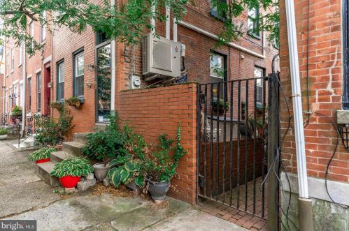 212 Carpenter St, Philadelphia, PA 19147-4267