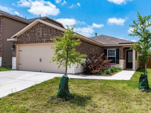 1556 Treeta Trl, Uhland TX  78640 exterior