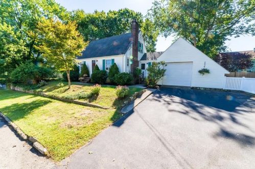 128 Greylawn Ave, Warwick RI  02889-3035 exterior