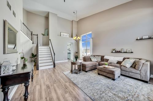 407 Capital Ln, Gurnee, IL 60031-4496