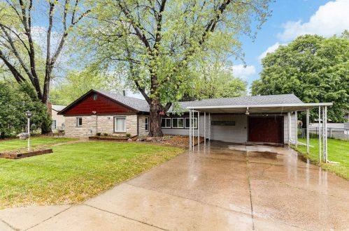 2705 Kirkwood Ln, Minneapolis MN  55441-2925 exterior