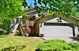 17 Canyon Ct, Bellingham, WA 98229-7757