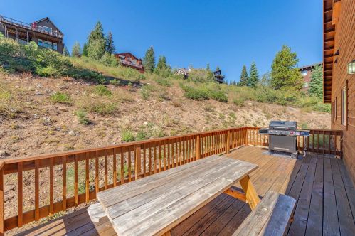 11550 Rhineland Ave, Truckee CA  96161-7070 exterior