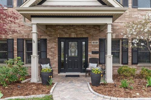 910 Hickory Ave, Arlington Hts, IL 60004-5719