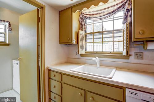 45 Valleybrook Dr, Lancaster PA  17601-4612 exterior