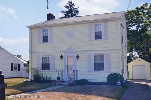 63 Budlong Ave, Warwick, RI 02888-2208