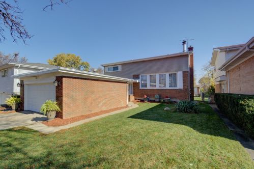 9211 Washington Rd, Morton Grove, IL 60053-1663