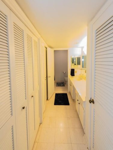 66 Montre Sq, Atlanta GA  30327-4043 exterior