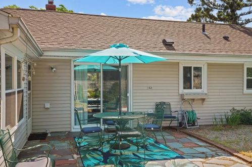 45 Honeysuckle Rd, Warwick RI  02888-5503 exterior