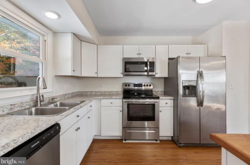 10300 Meadowview Dr, Fredericksburg, VA 22408-2612
