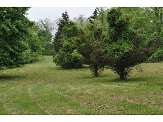 202 Poppasquash Rd, Bristol, RI 02809-1004