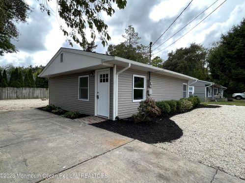 115 Beach Blvd, Lacey, NJ 08731-5132