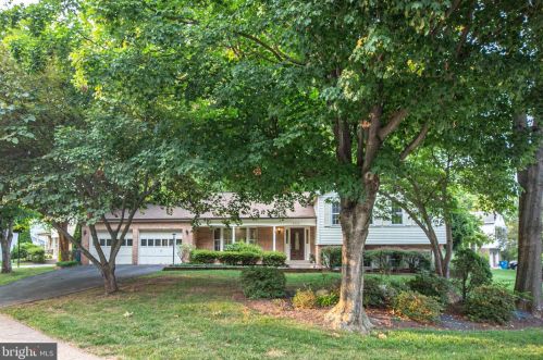 9224 Lake Braddock Dr, Springfield, VA 22015-2053