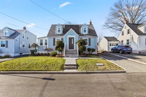 133 Oak St, Avenel, NJ 07001-1850