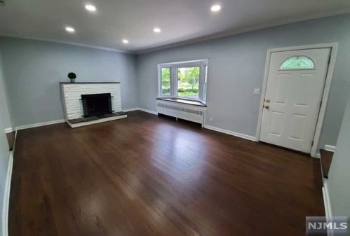 284 Harristown Rd, Ridgewood, NJ 07452-2810