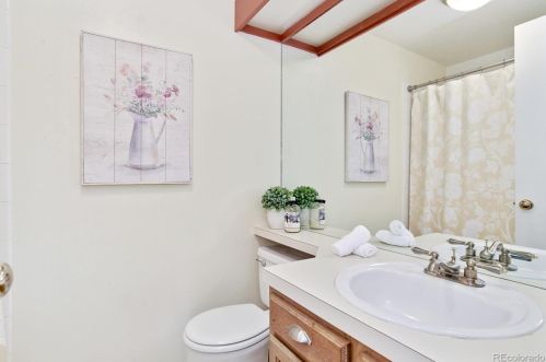 7166 Bentley Cir, Englewood CO 80112-1186 exterior