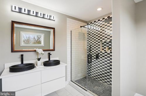 6615 Gude Ave, Silver Spring MD 20912-4827 exterior