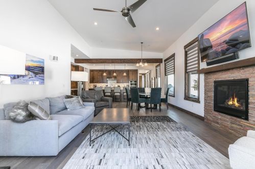 9218 Heartwood Dr, Truckee CA  96161-5196 exterior