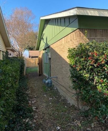 1831 Briarcrest Cv, Carrollton TX 75006-4211 exterior