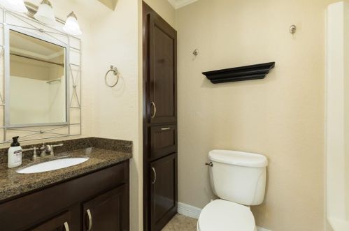 22 Mariner Village Dr, Taylor Lake Village TX 77586-5448 exterior