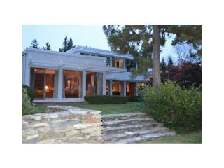 2 White Birch Ln, Barrington, RI 02806-4932