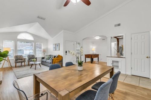 8616 Diamond Crest Ct, Elk Grove CA  95624-2848 exterior