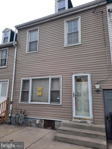 1329 James St, Harrisburg, PA 17102-1940