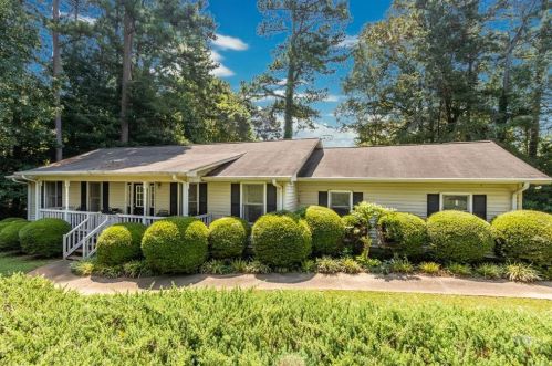 5170 Whispering Pines Dr, Gainesville, GA 30504-5233