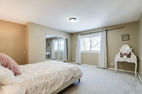 1522 Aspen Dr, Saint Paul MN  55122-1305 exterior