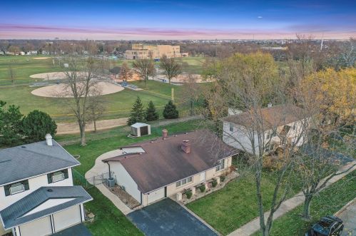 148 Lancaster Dr, Lemont, IL 60440-1806